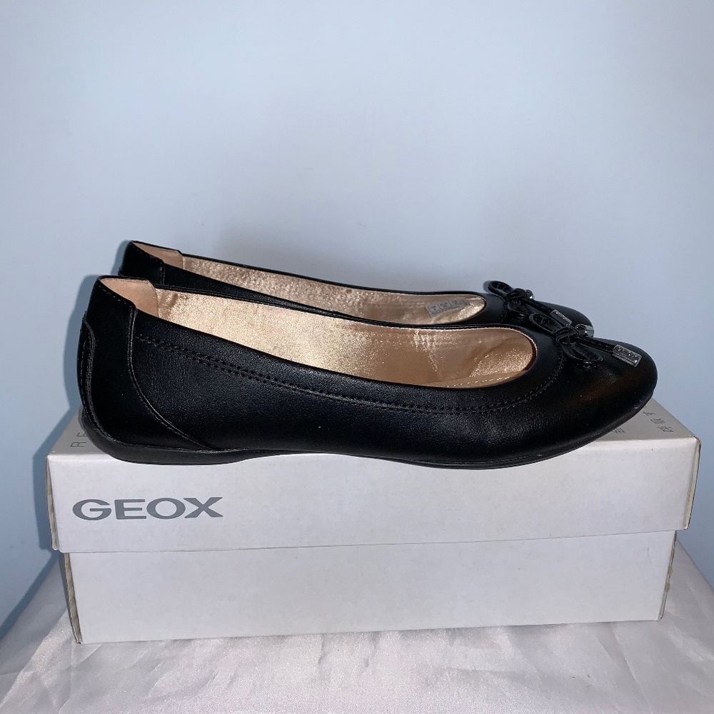 GEOX round toe leather ballet flats with tiny bow, size 9, "Charlene".